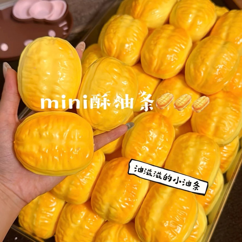 Đồ chơi Squishy Handmade hình bánh quẩy