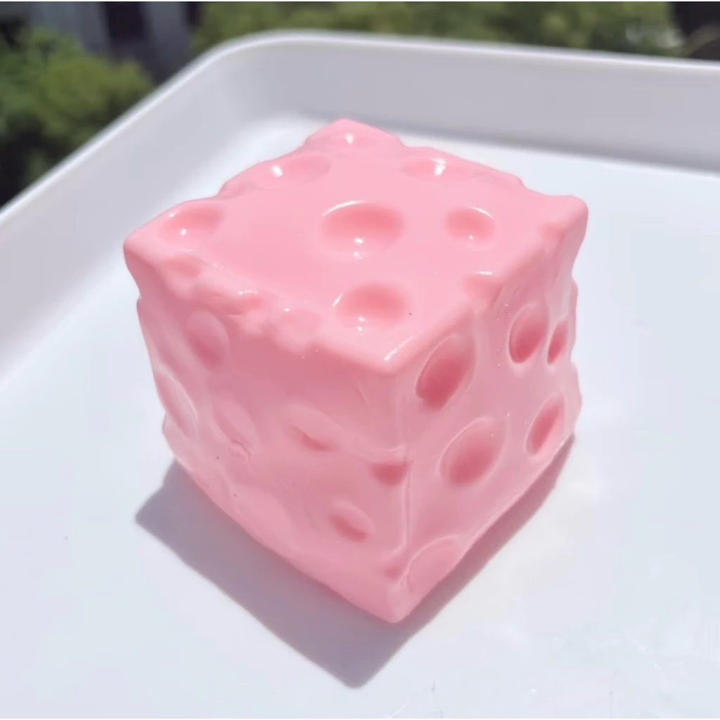 Squishy Phô mai vuông màu hồng